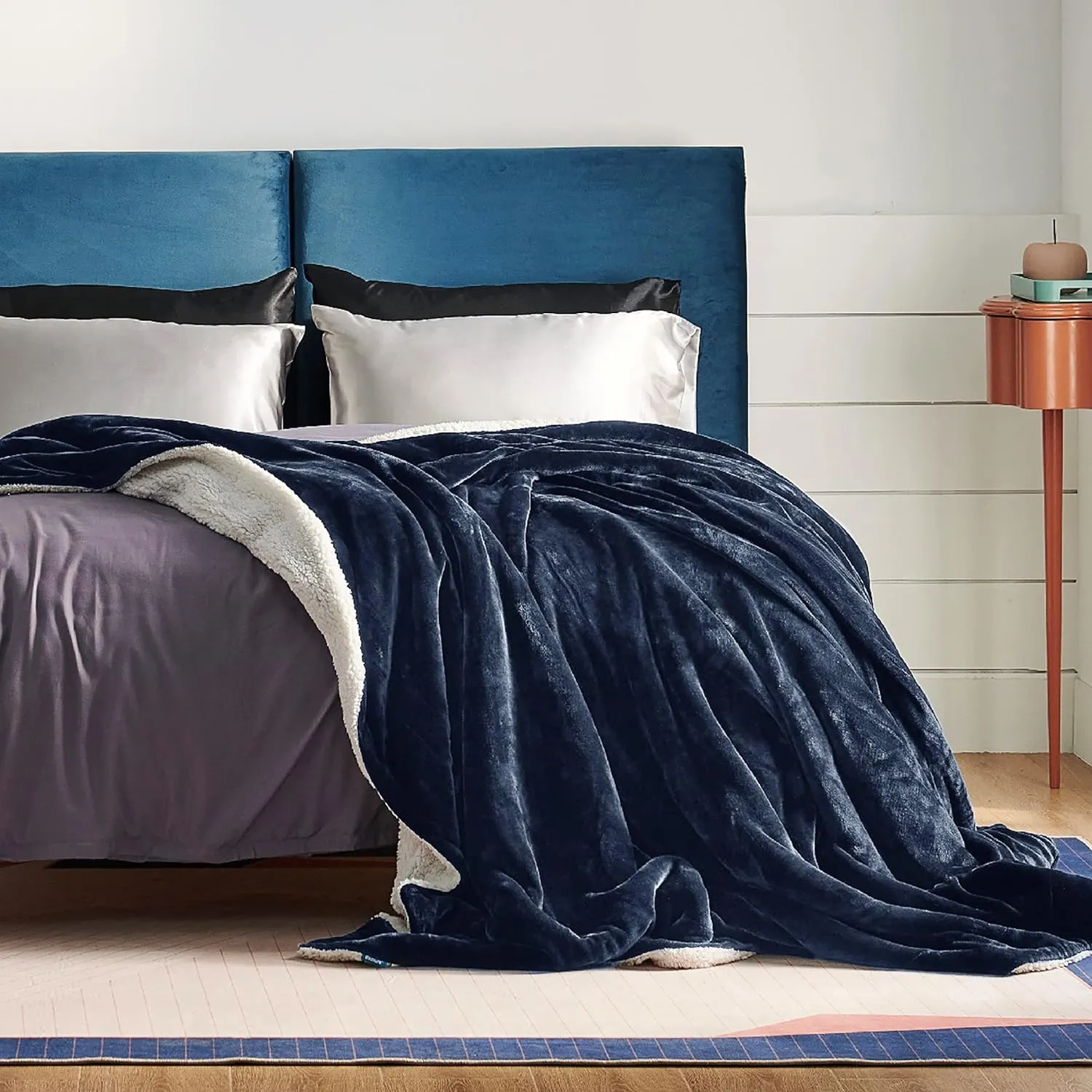Bedsure Sherpa Fleece Blanket, Thick and Warm Reversible Sofa Throw, Grey