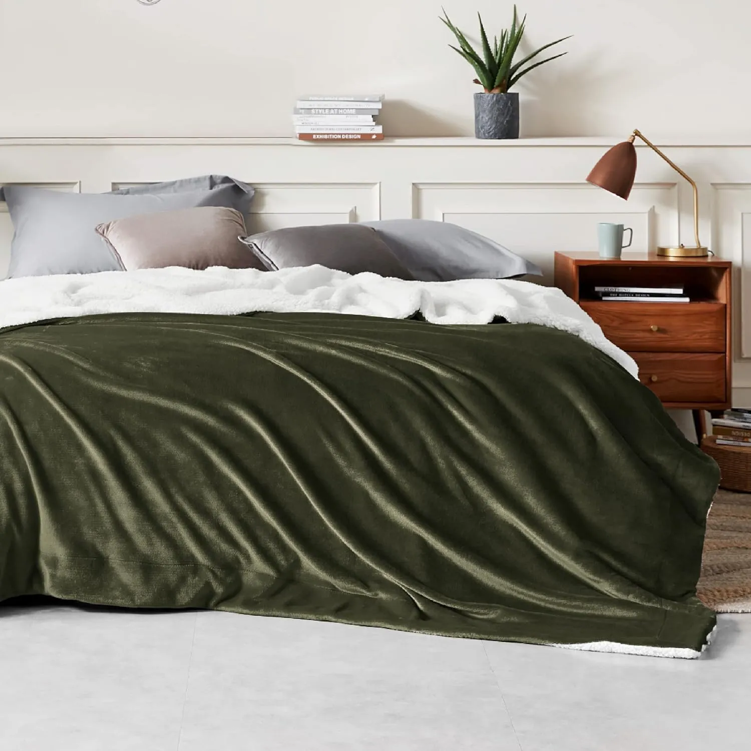 Bedsure Sherpa Fleece Blanket, Thick and Warm Reversible Sofa Throw, Grey