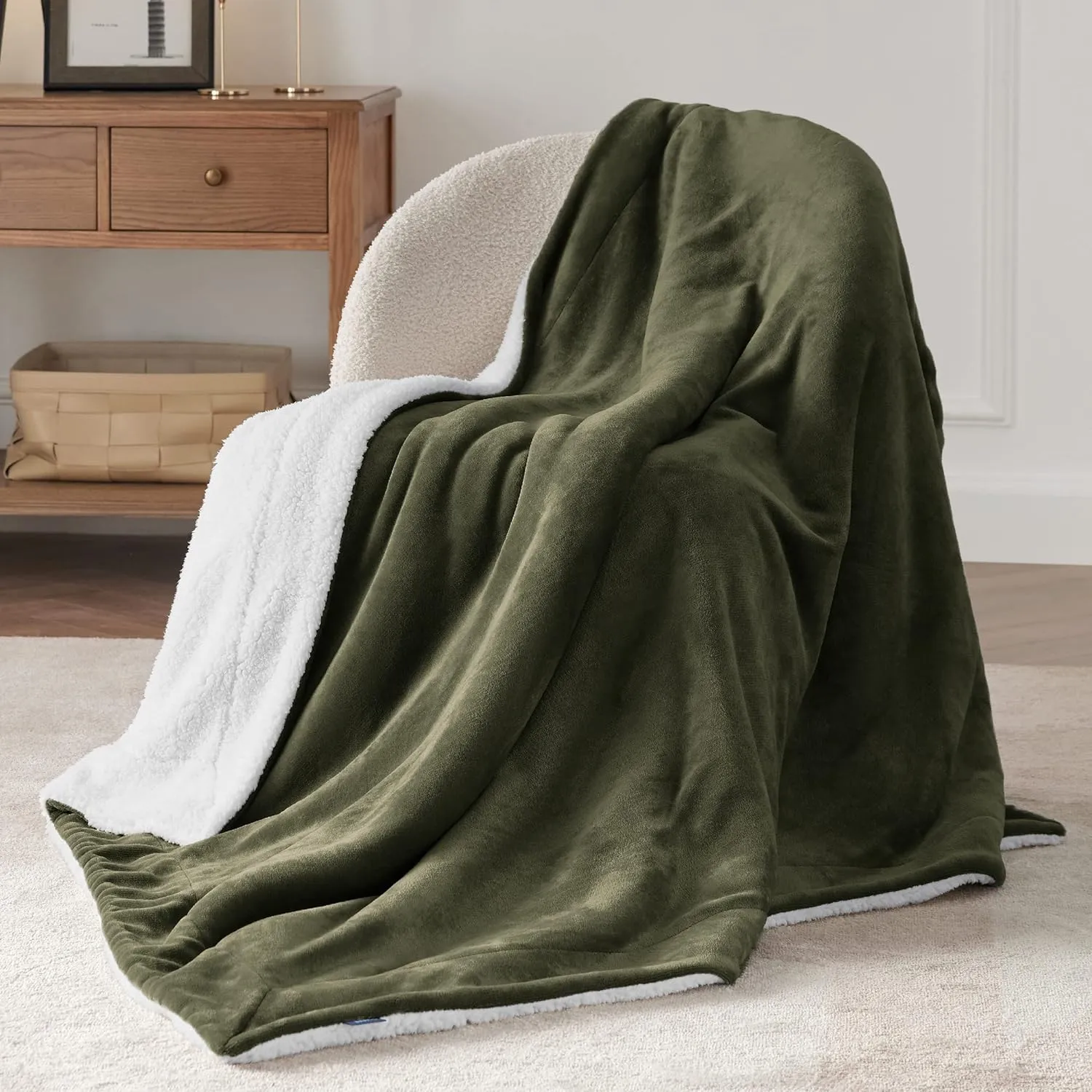 Bedsure Sherpa Fleece Blanket, Thick and Warm Reversible Sofa Throw, Grey