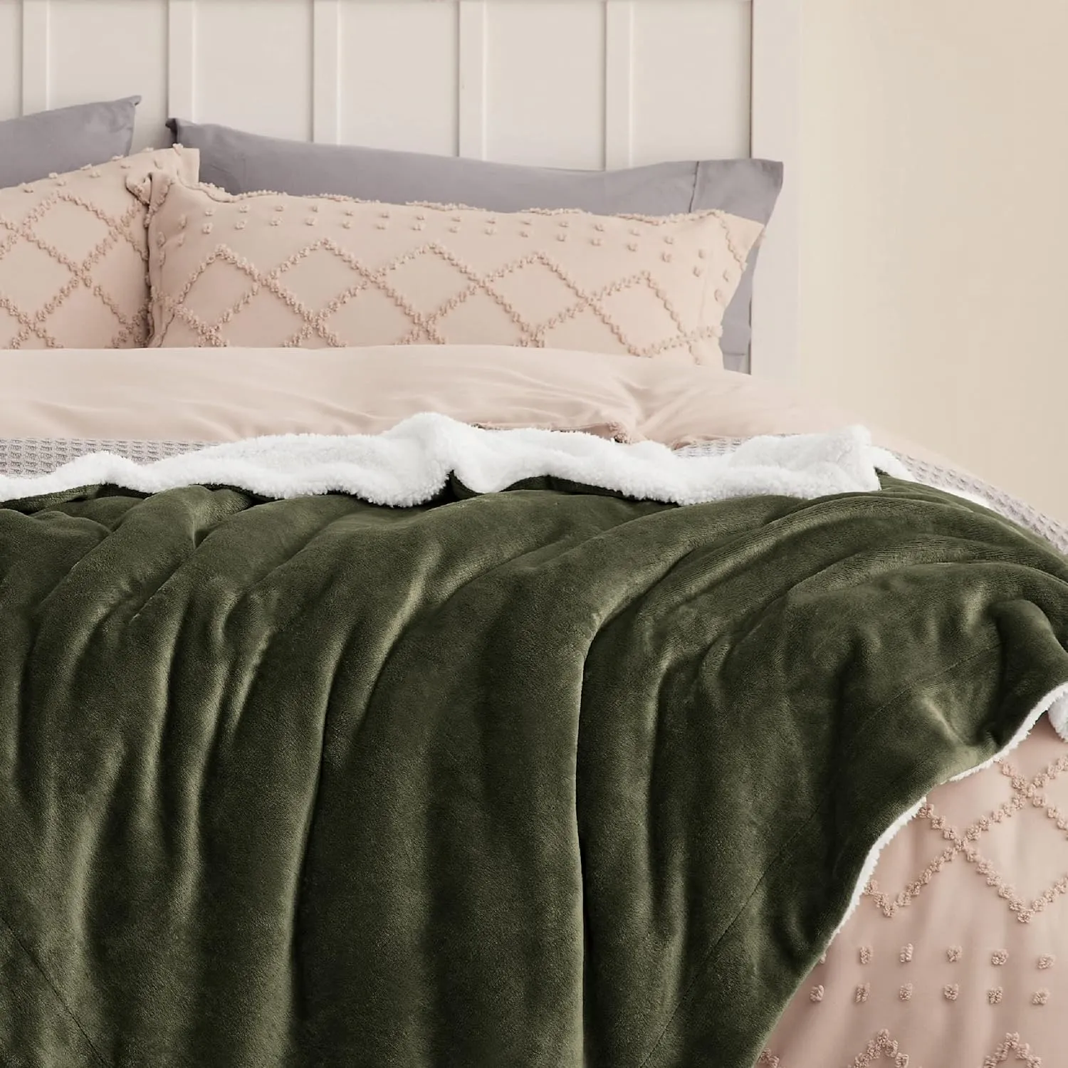 Bedsure Sherpa Fleece Blanket, Thick and Warm Reversible Sofa Throw, Grey