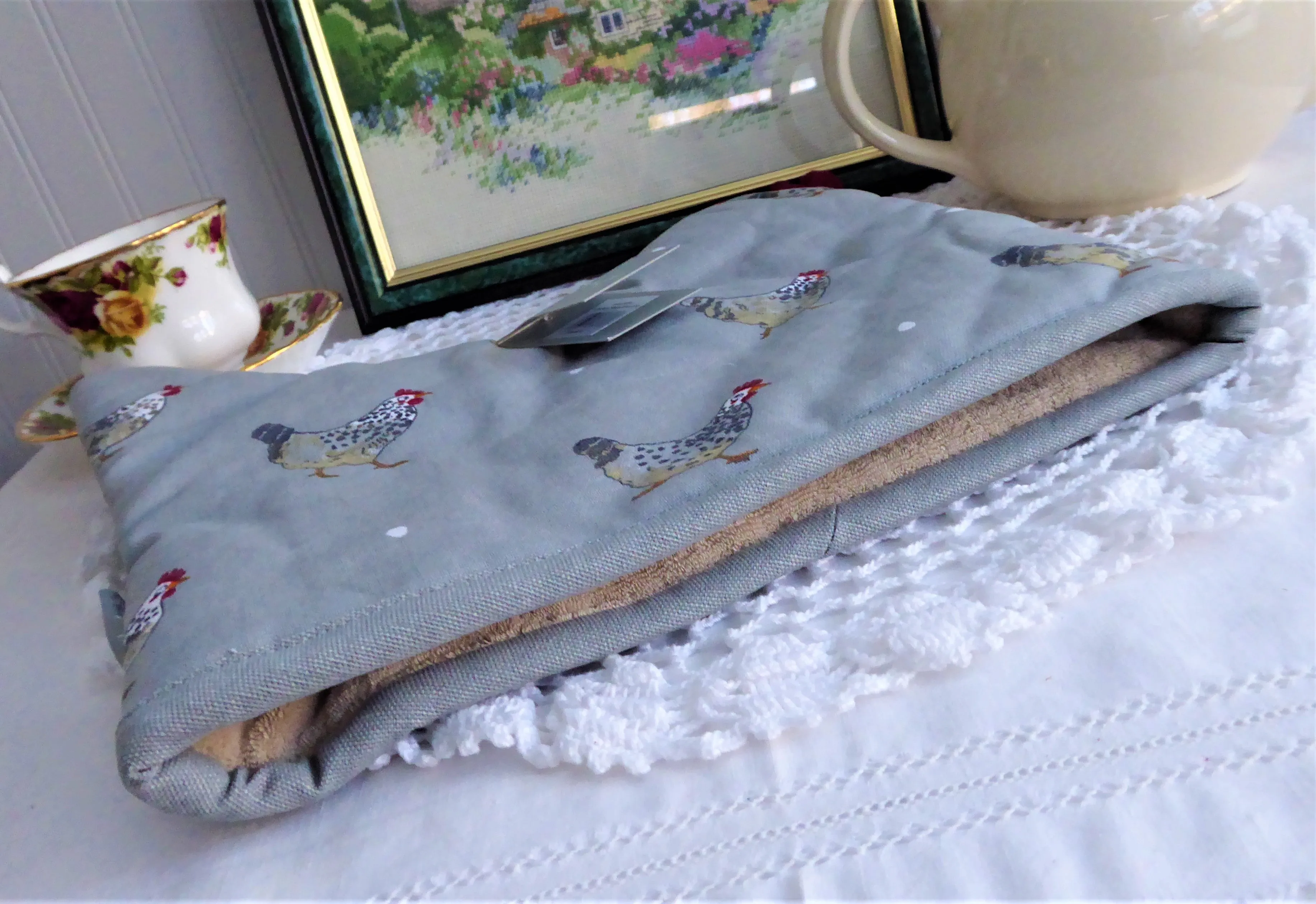Chicken Shaped Tea Cozy Padded Sophie Allport Cosy NWT Farmhouse Chicken Eggs