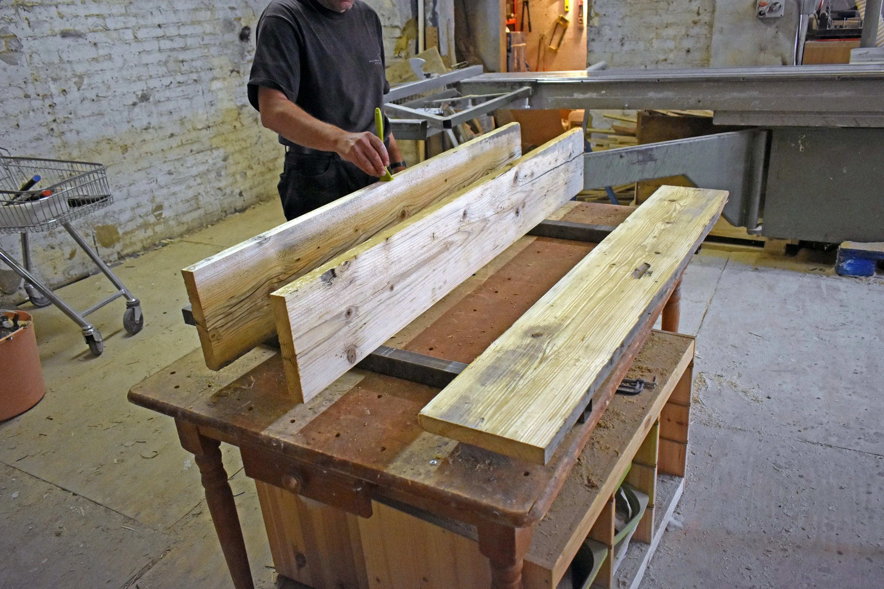 EGEG: Reclaimed Height Adjustable Sit-Stand Desk