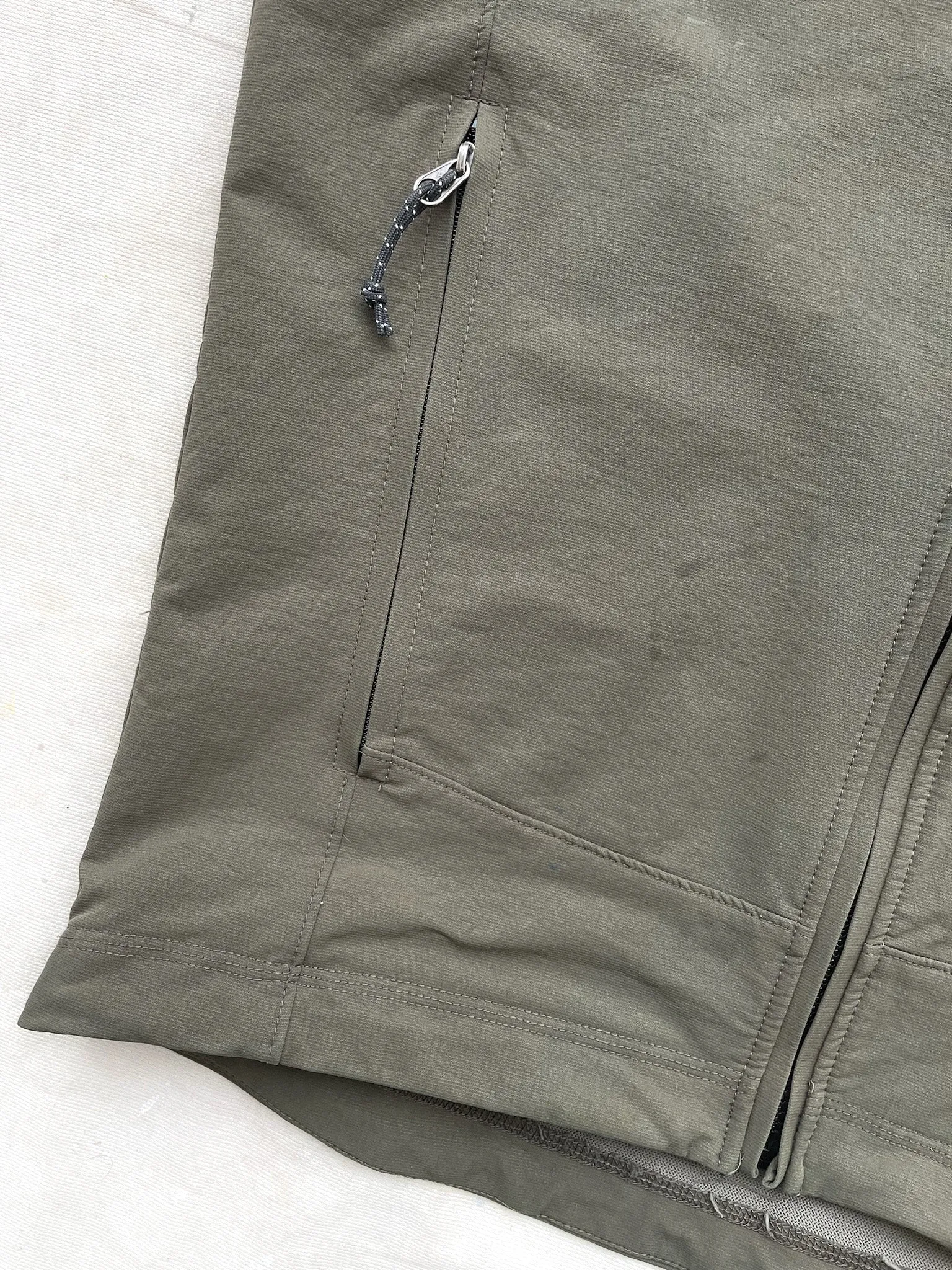 Mountain Hard Wear Conduit Softshell Jacket—[M]
